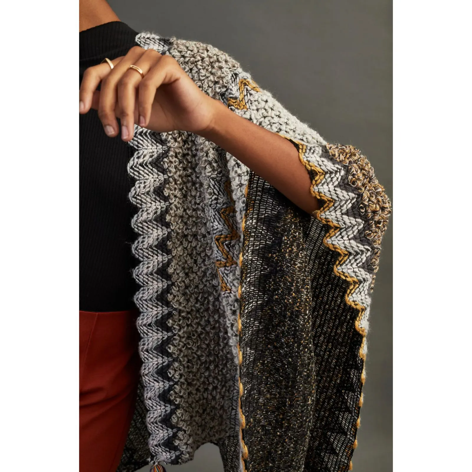 Anthropologie brand Michael Stars Bohemian Fringed Knit Kimono Size OS - Image 4