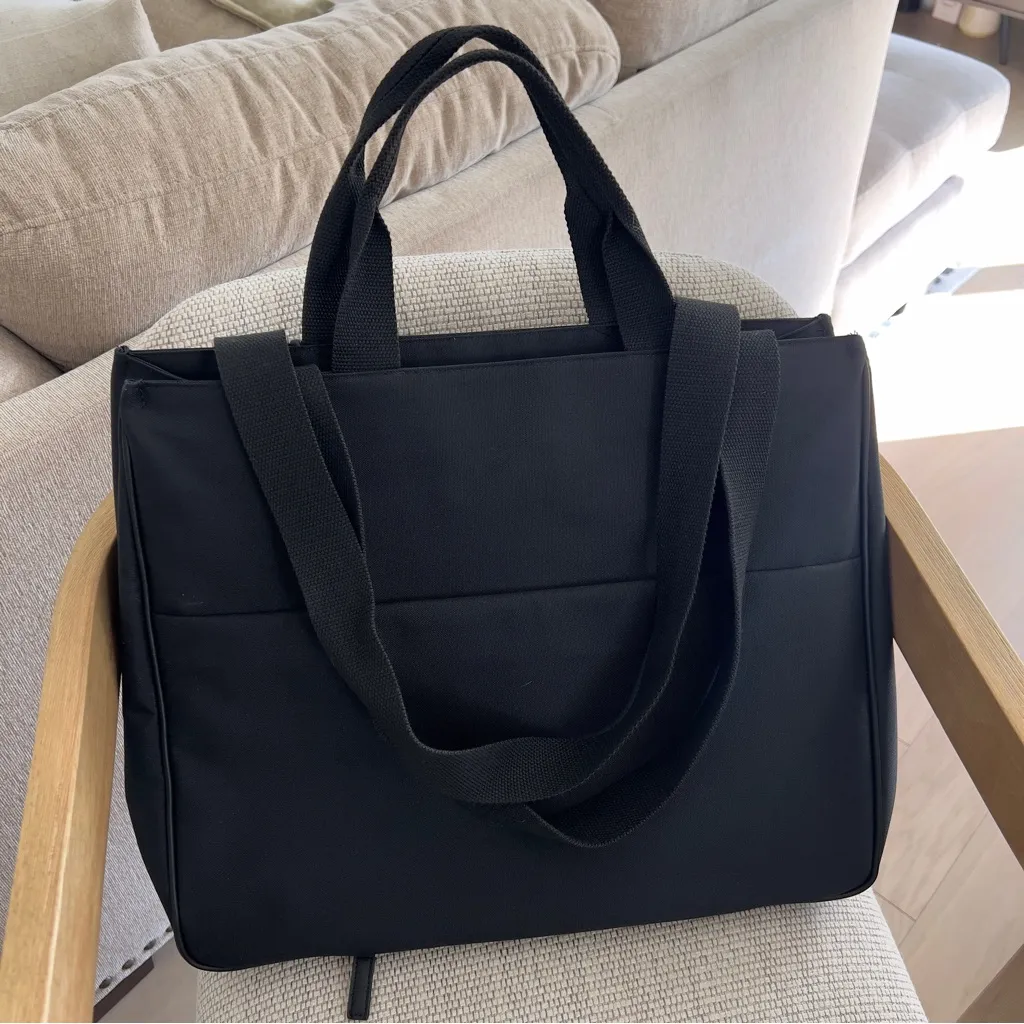 BEIS The East / West Tote in Black - Image 4