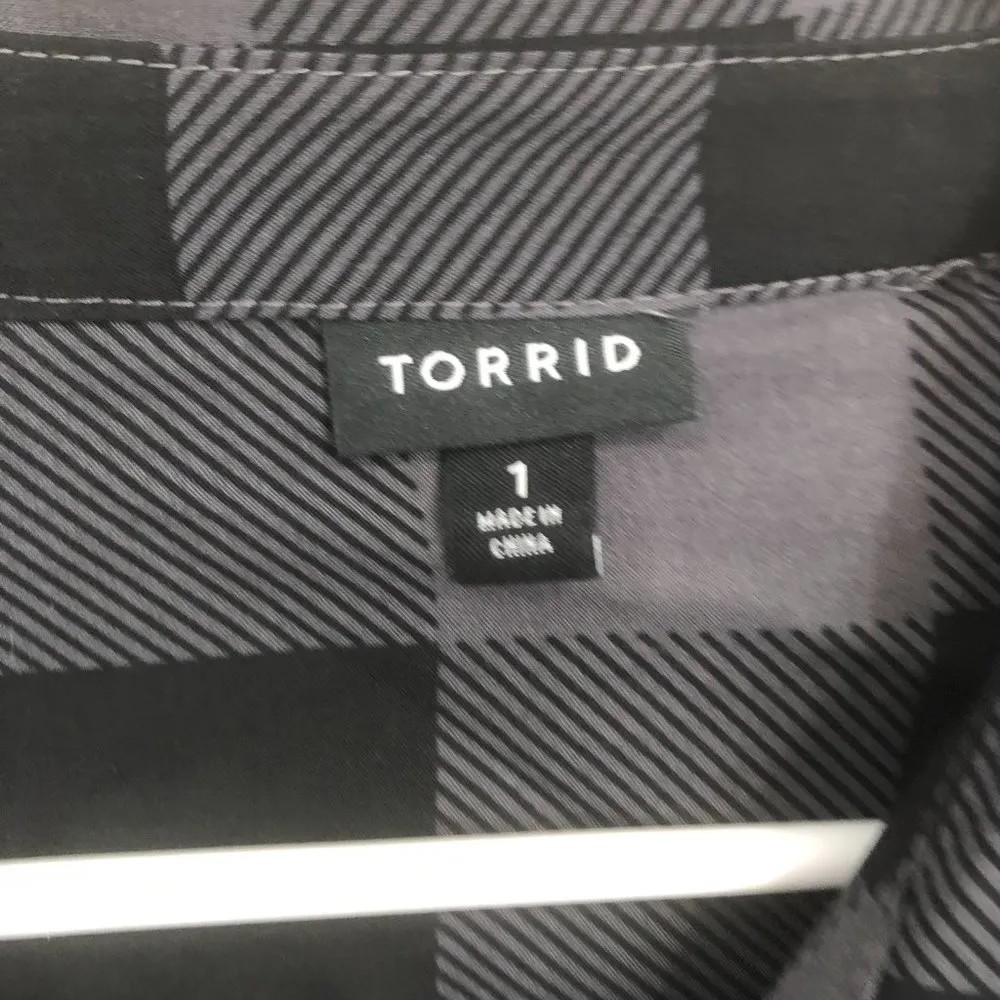 Torrid Size 1 Gray and Black Buffalo Check Long Sleeve Button Down Shirt - Image 2