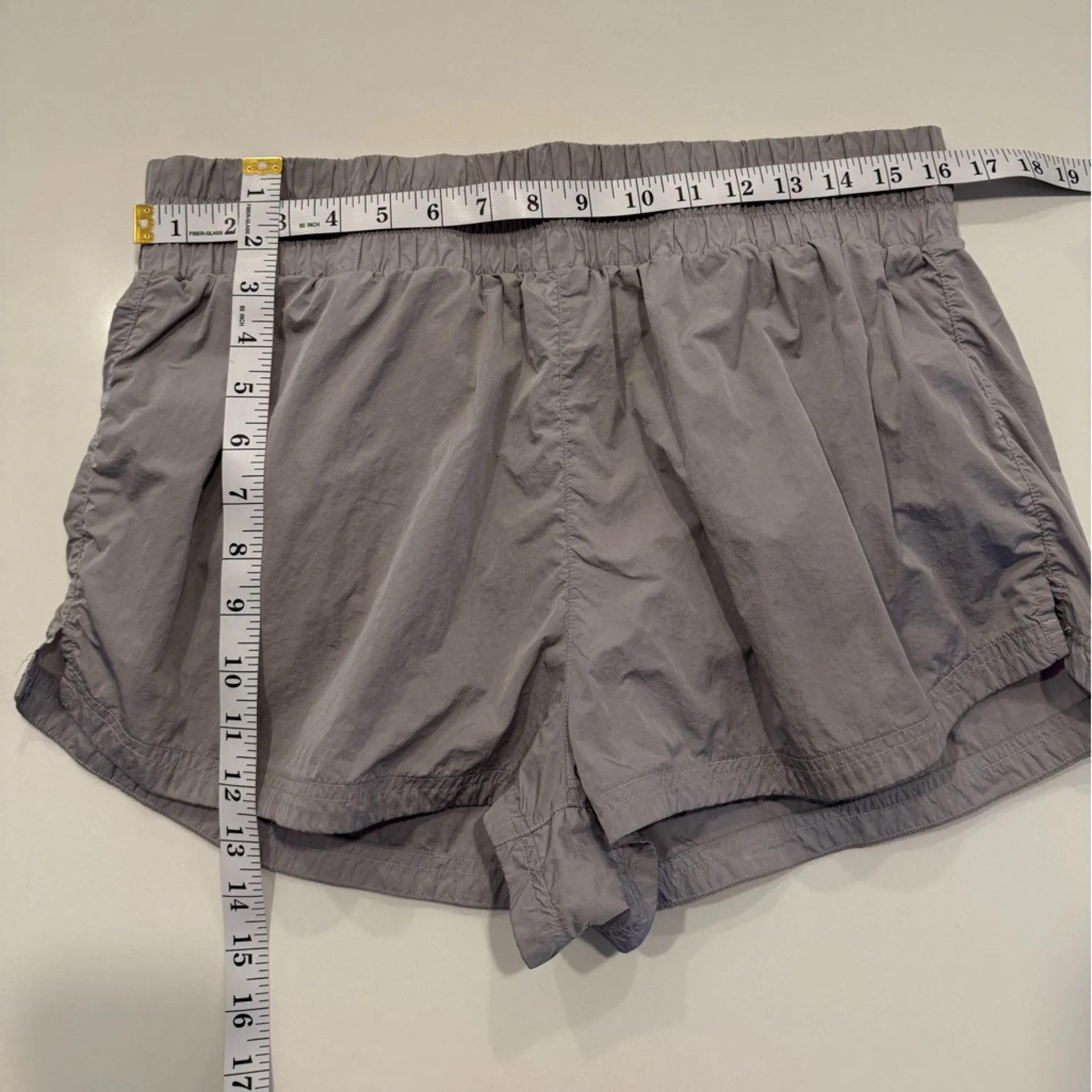 Varley Women's Athletic Gray Shorts - Image 6