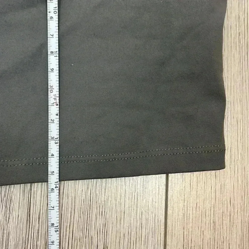 Grey Cropped Workout Tank (Unknown Brand) Size L - Image 8