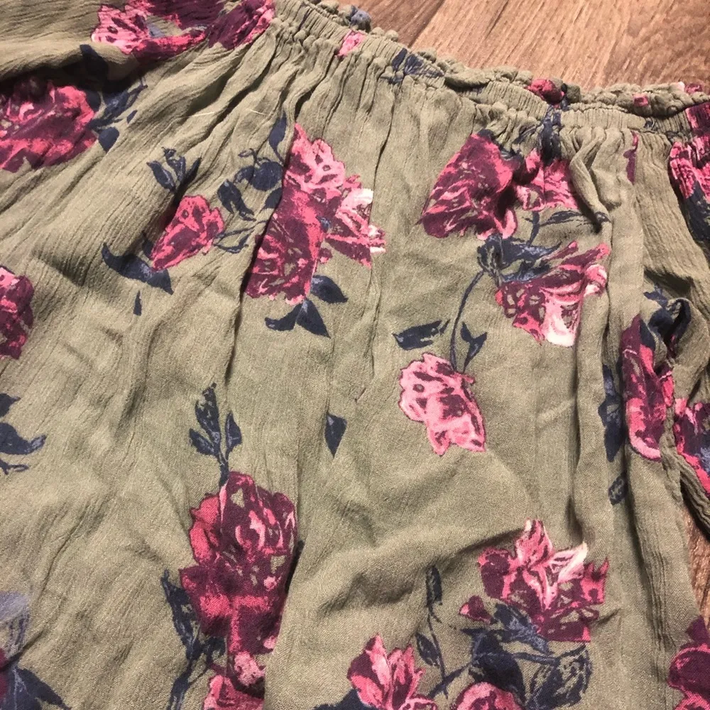 Cute Floral Top Green Size 4 - Image 2