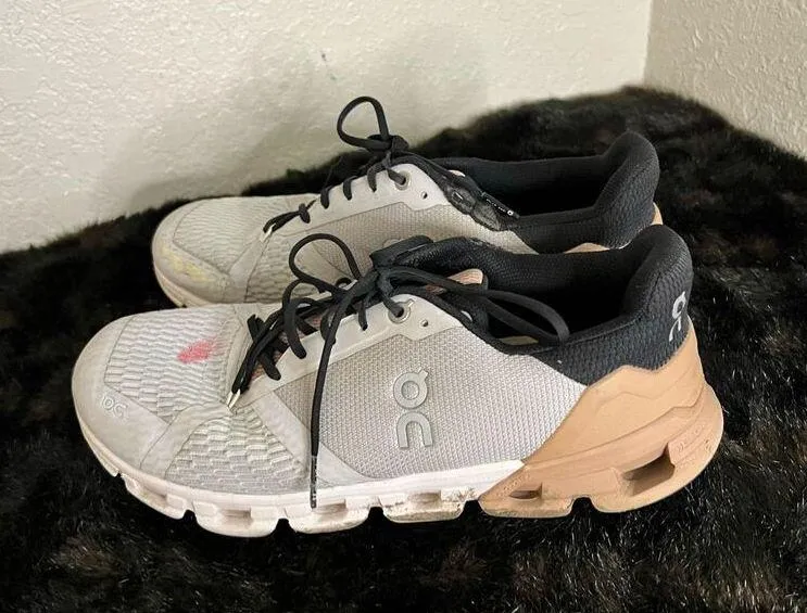 on cloud  Womens Gray White Athletic Cloudflow Trail Running Hiking Shoes US 9.5 - Image 5