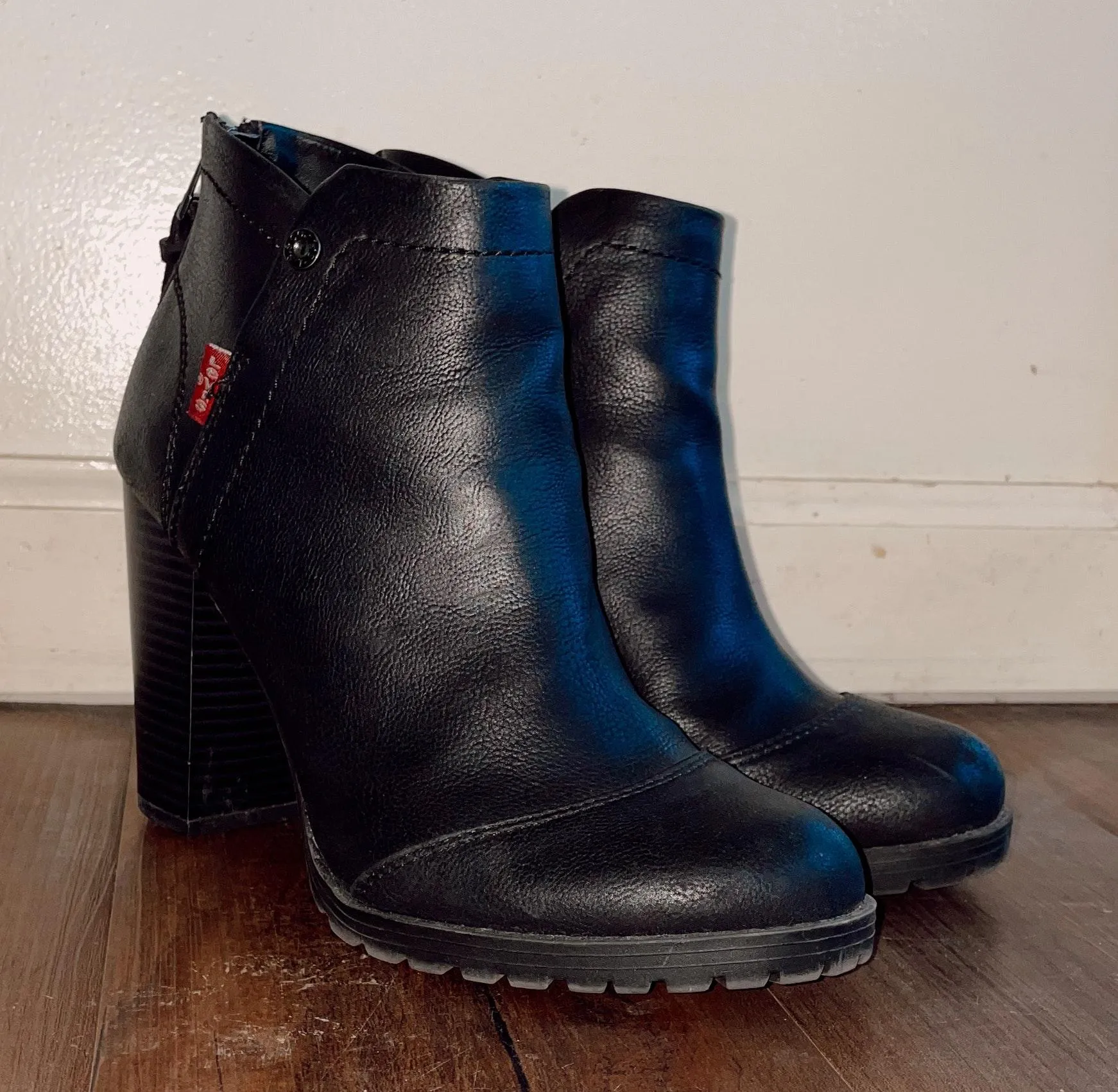 Levi’s Black Booties - Image 2