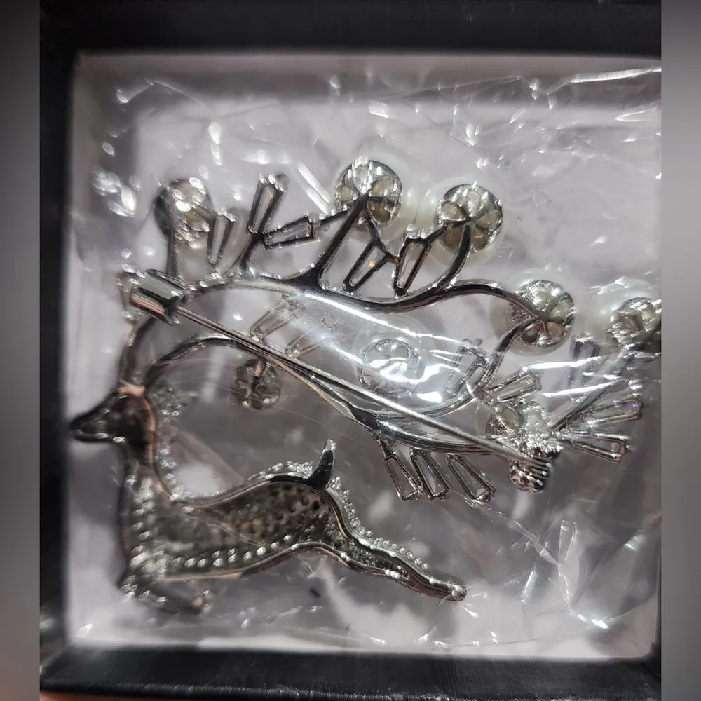 Silver Tone Full Pave Cubic Zirconia Pearl Reindeer Brooch Pin - Image 5