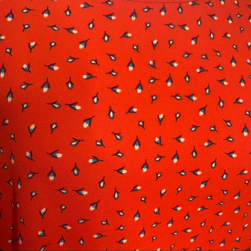 Pleione Red Floral Short Sleeve Round Neck Blouse Size Small - Image 4