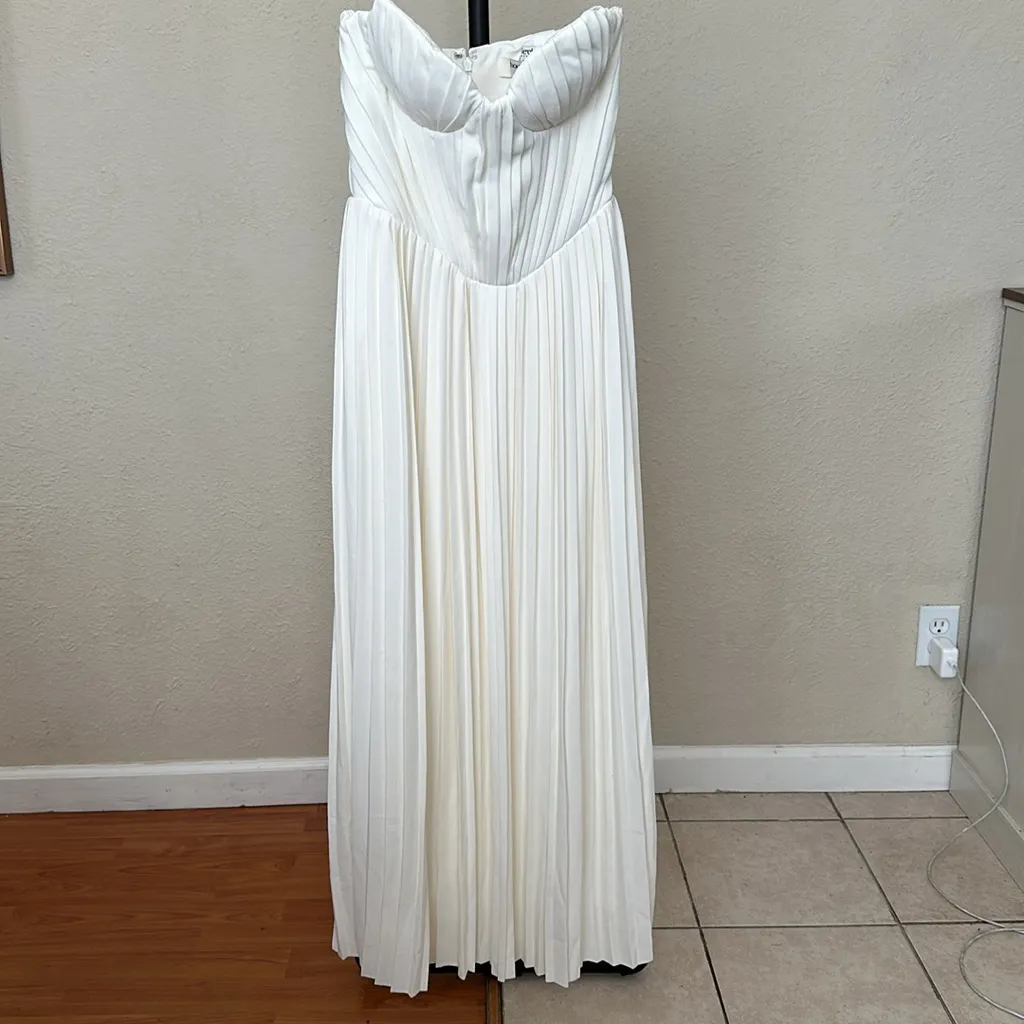 HOUSE OF CB M D-DD 'Amorata' Ivory Pleated Maxi Dress NWOT - Image 3