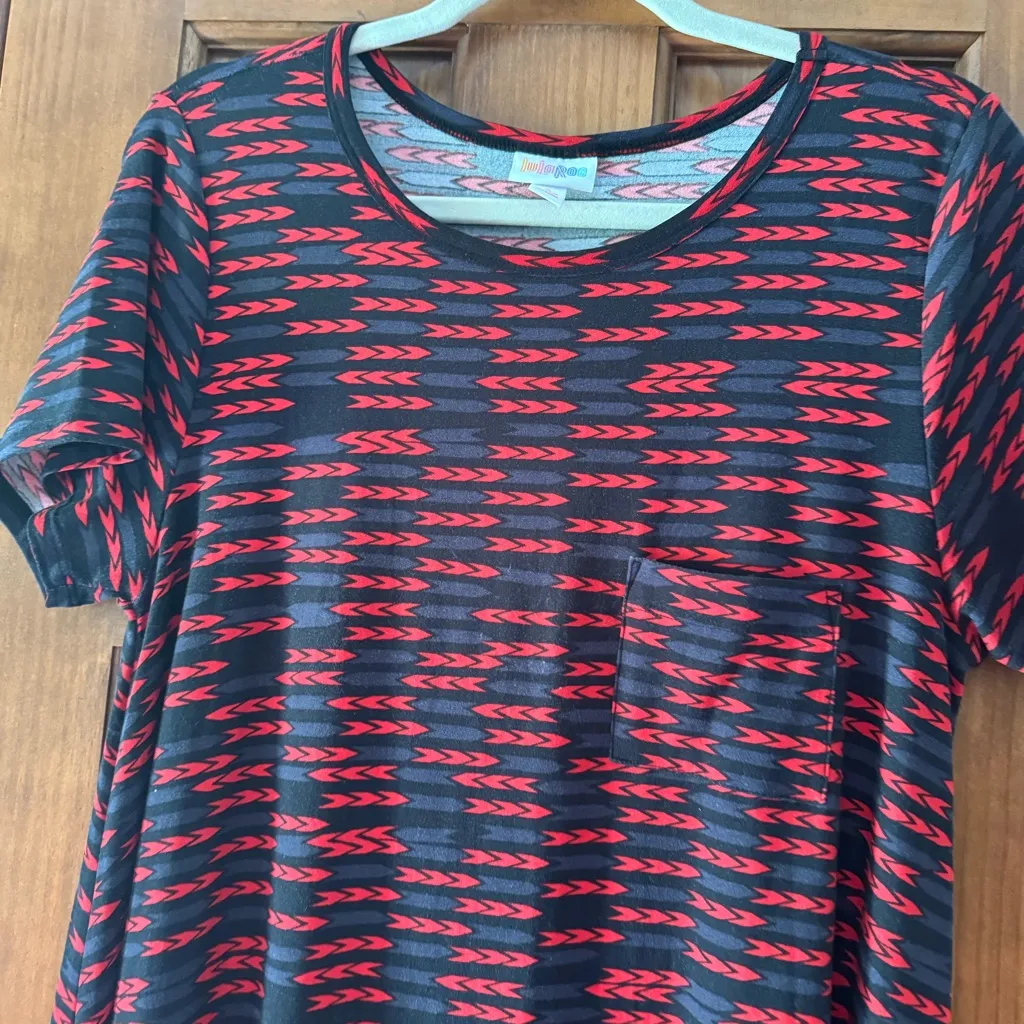 LuLaRoe Carly Hi-Lo Swing Dress Women’s Small Black Red Arrow Print Front Pocket - Image 2