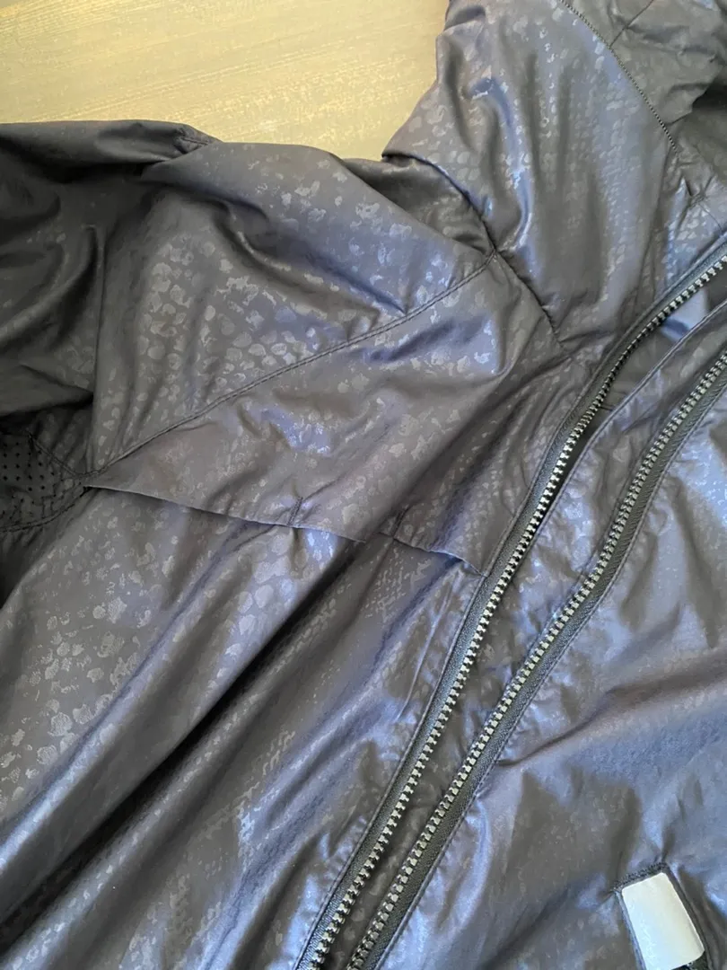 Lululemon snake skin rain coat - Image 2