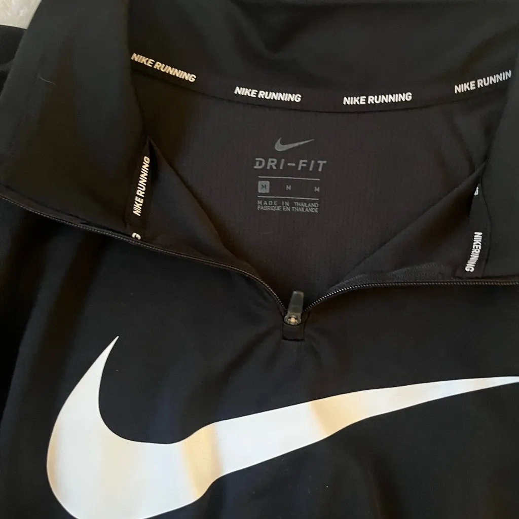 Nike Running Quarter Zip Logo Pullover sz M - Image 3