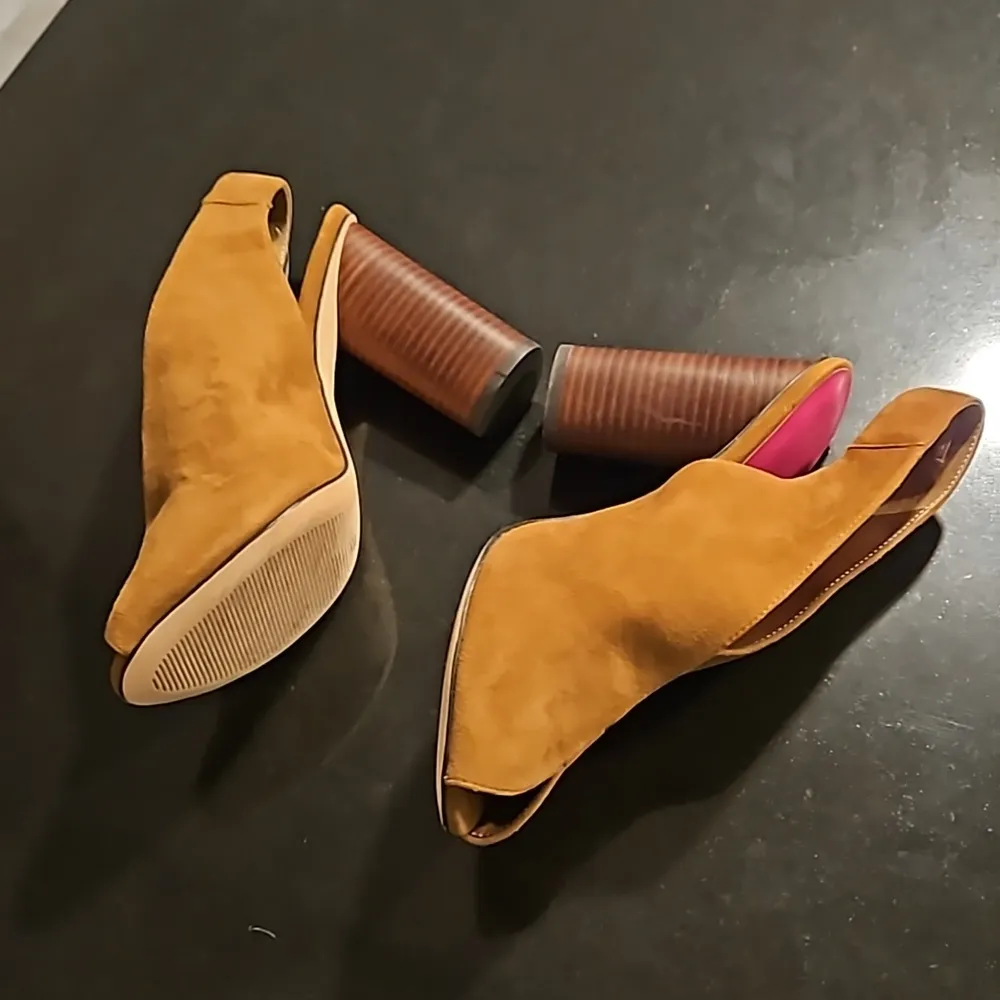 💕TRINA TURK💕 Sunset Blvd Suede Slingback Heels ~ Tan 10 New with Box (No Lid) - Image 8