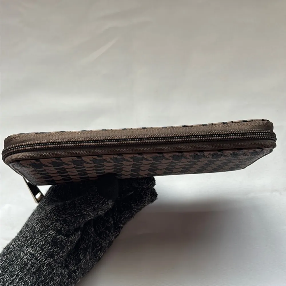 Houndstooth Zip-Around Wallet EUC - Image 8