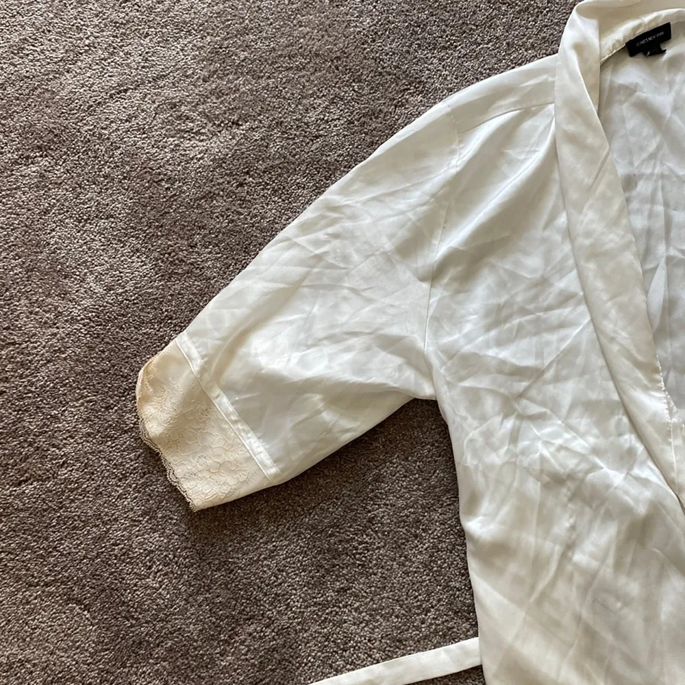 Jones New York Intimates Satin Robe SIZE S - Image 3