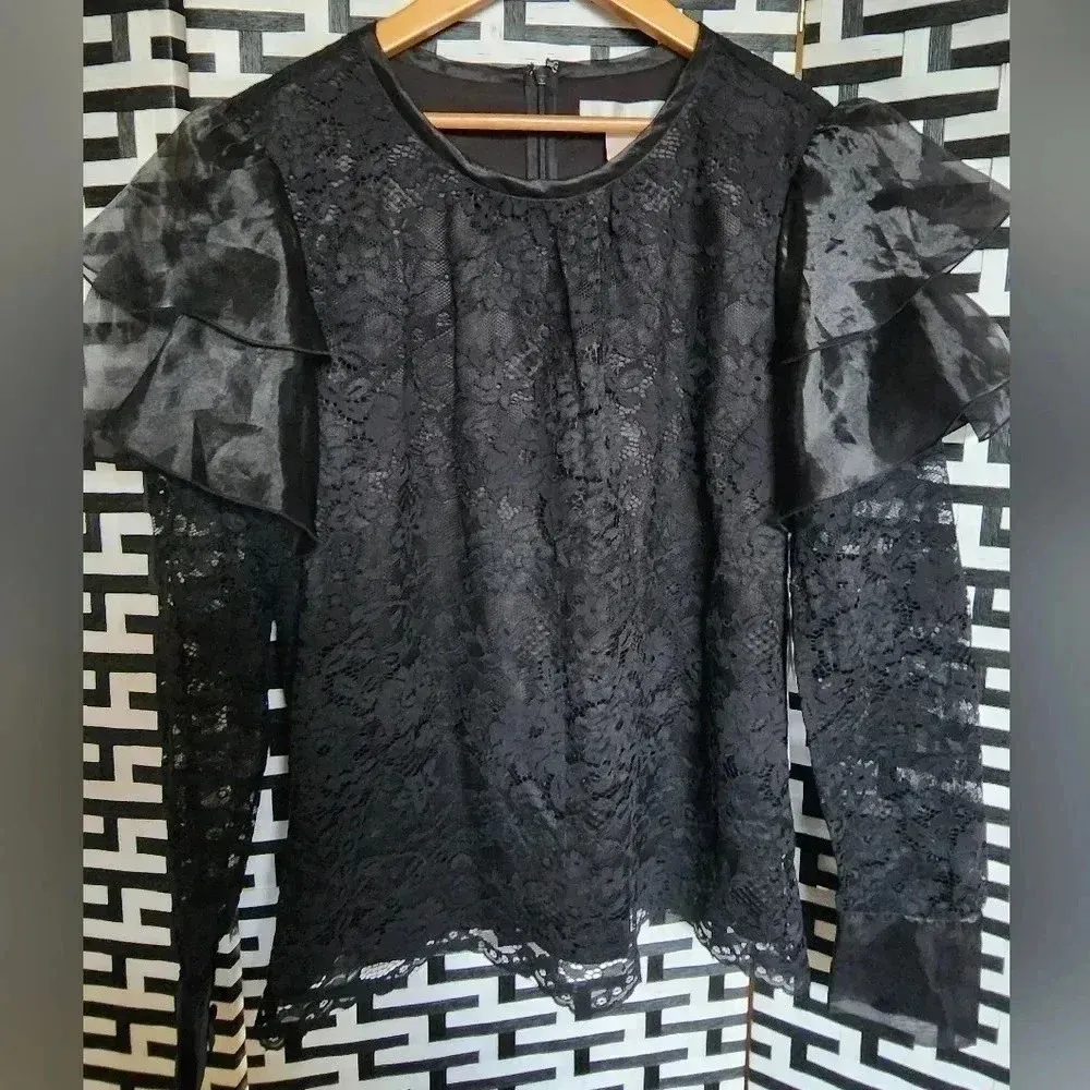 Rachel Parcell ruffle shoulder lace blouse size Medium New Black - Image 2