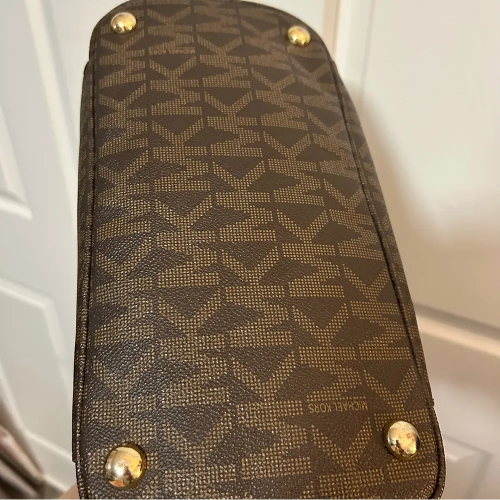 Michael Kors Jet Set Travel East West Signature Brown Tote Bag - Image 9