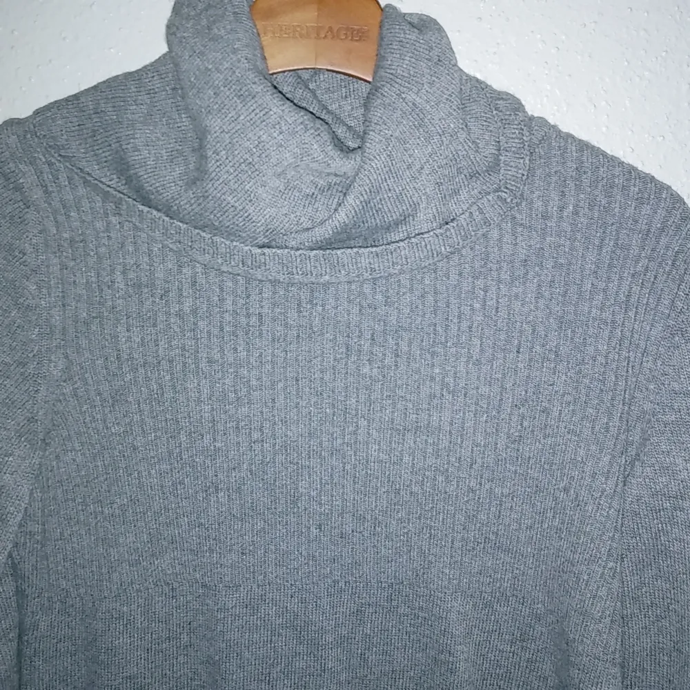 Banana Republic L Luxury Cashmere Blend Ribbed Pullover Turtleneck Sweater Gray - Image 2