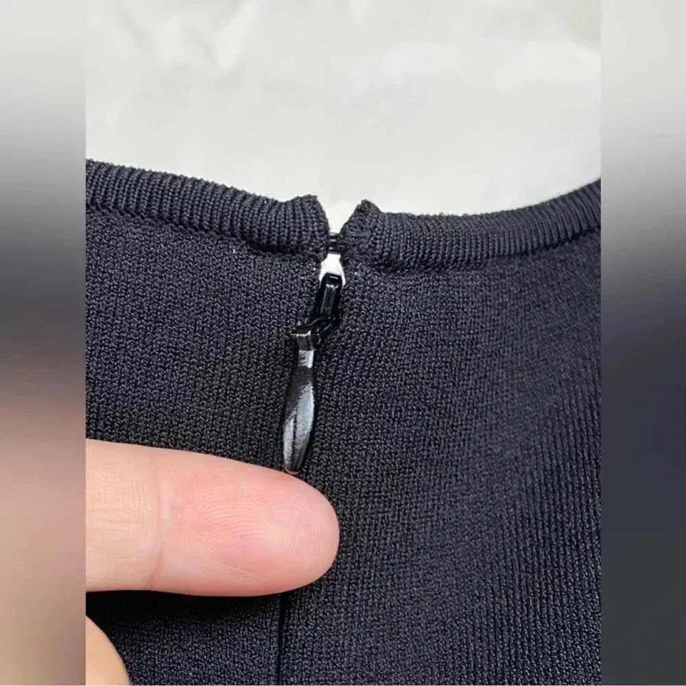 CAROLINA HERRERA Striped Cap-sleeve
Pleated Dress size large - Image 14