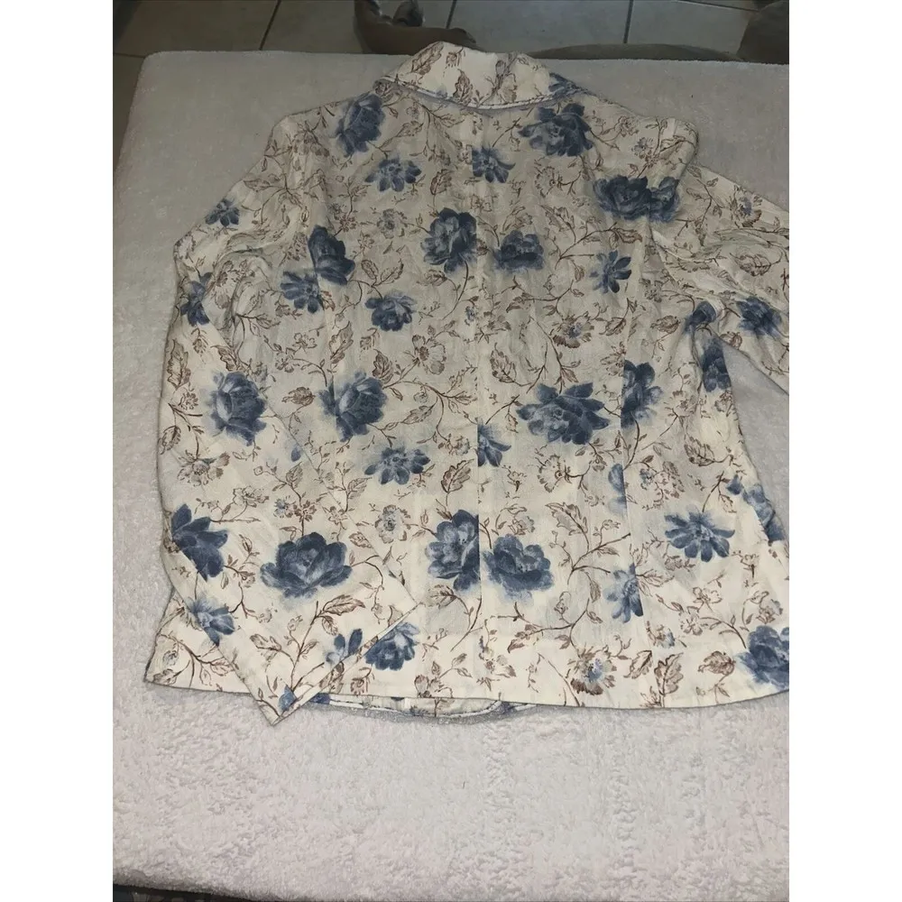 UVA Lightweight Blazer. Size Small Women’s. Blue Floral Print With Lace - Image 5