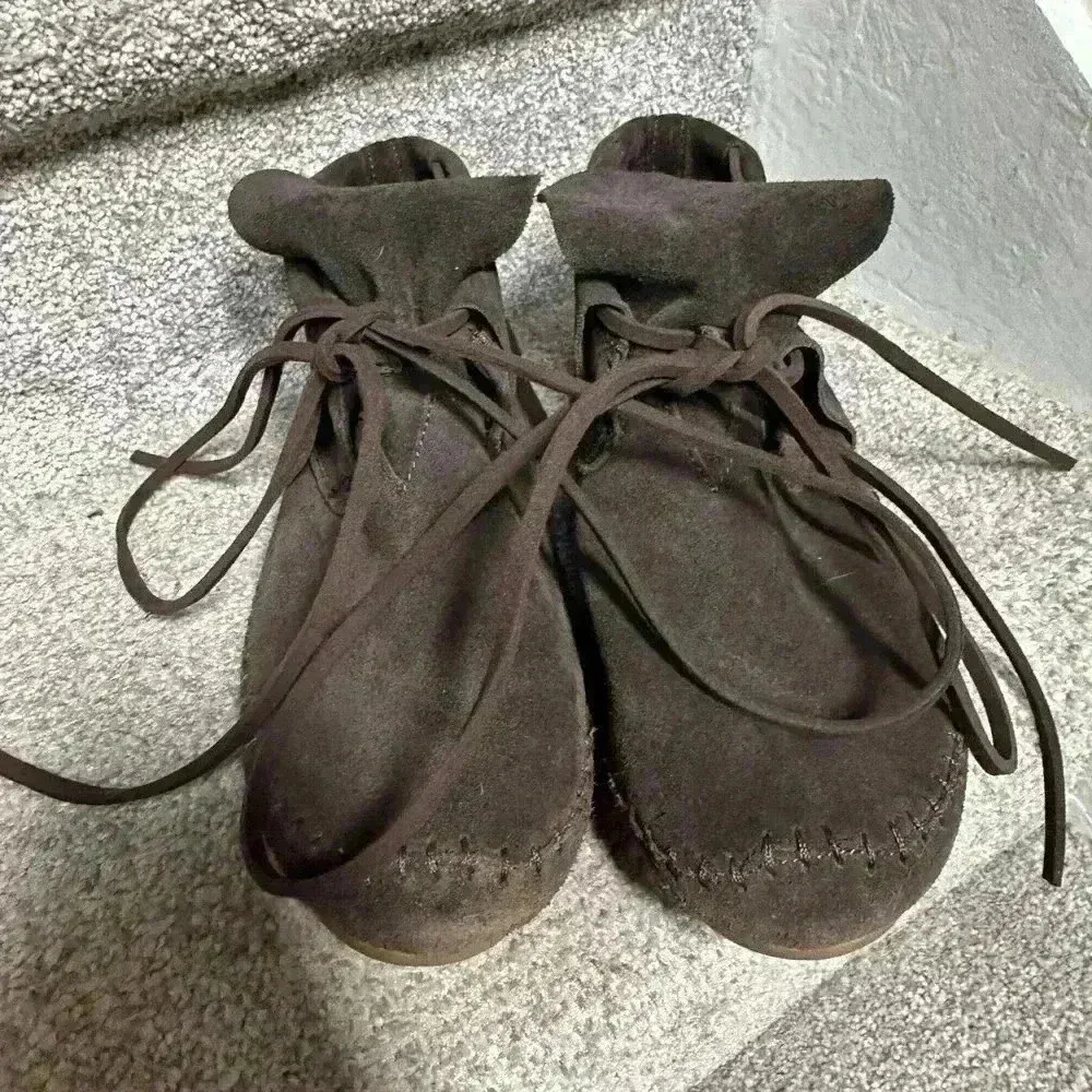 EUC TOMS Zahara Suede Moccasin Lace-Up Flat Booties
Chocolate Brown Women’s 9 - Image 4