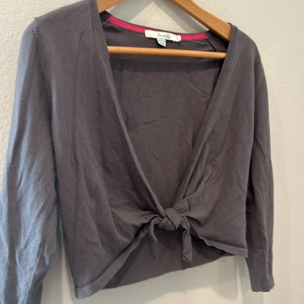 Boden Gray Tie Front Crop Sweater 3/4 Sleeve Size 6 - Image 2