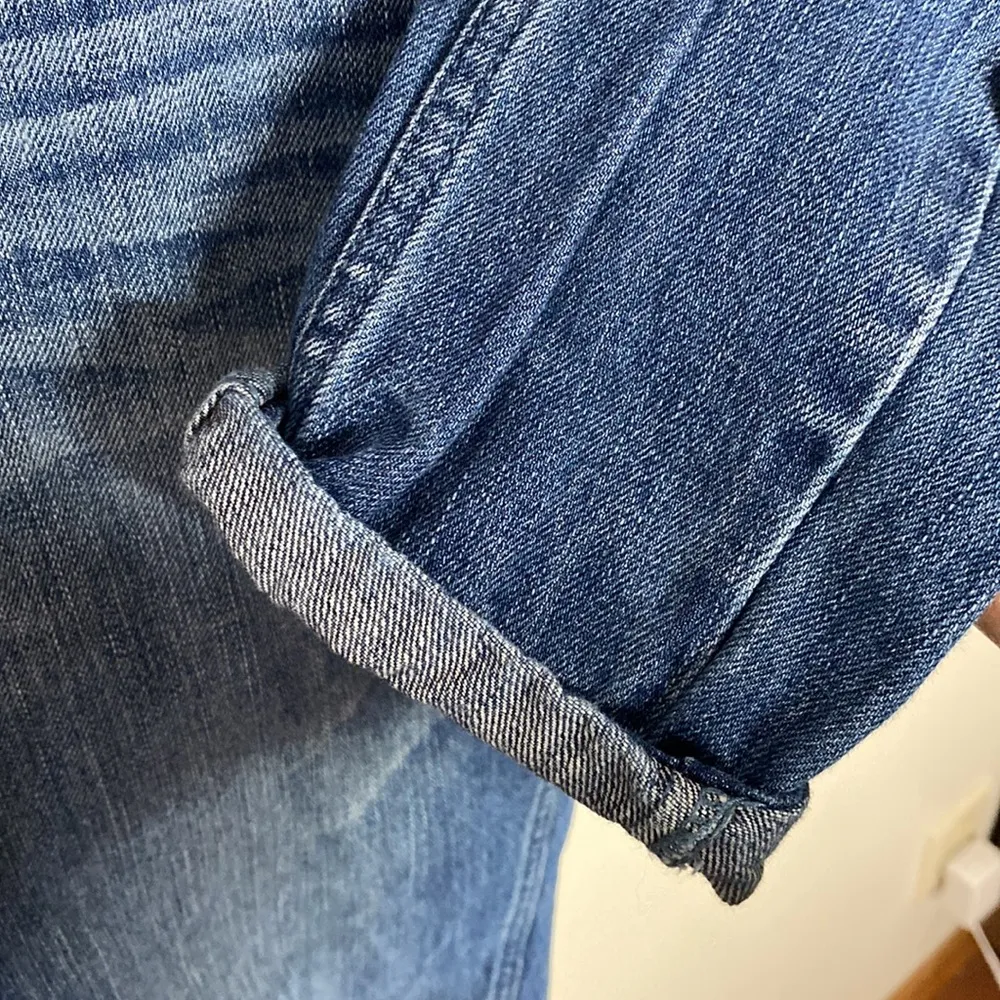 Hollister mid rise distressed cropped cuffed boyfriend medium wash jeans size 27 - Image 8