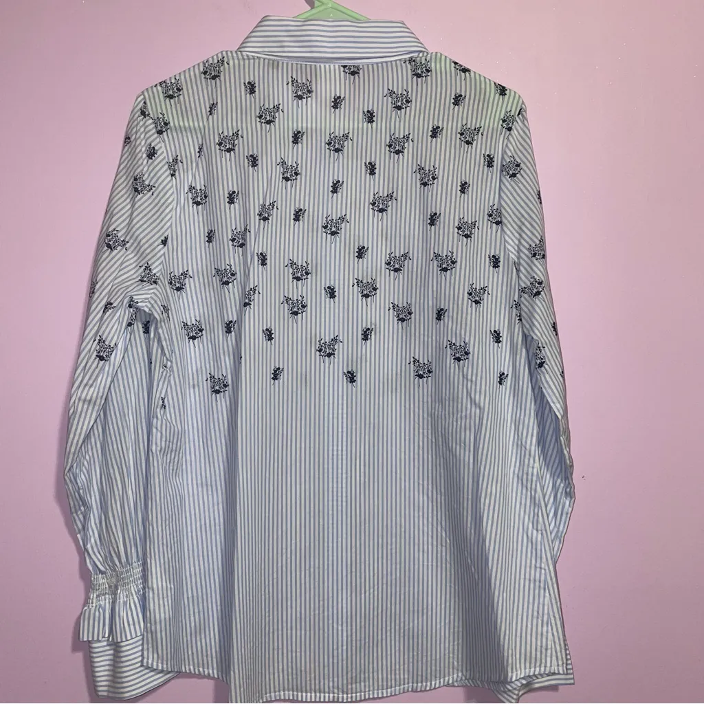 CAbi Whitney Shirt Women Size M Button Up Ruffle Sleeve Preppy Office Career - Image 8