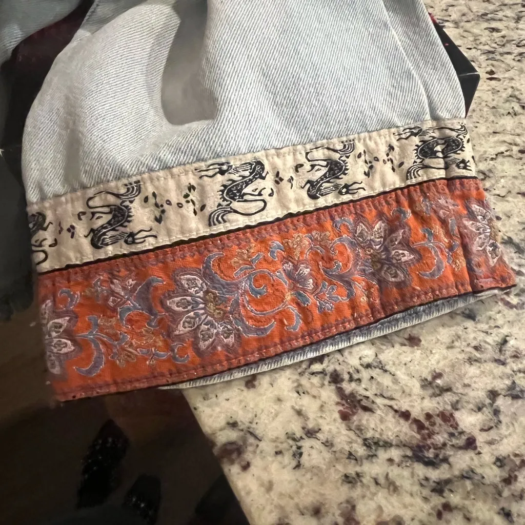 VINTAGE Light Blue Cropped Jeans with Patterned Hem Size 14 - Image 6