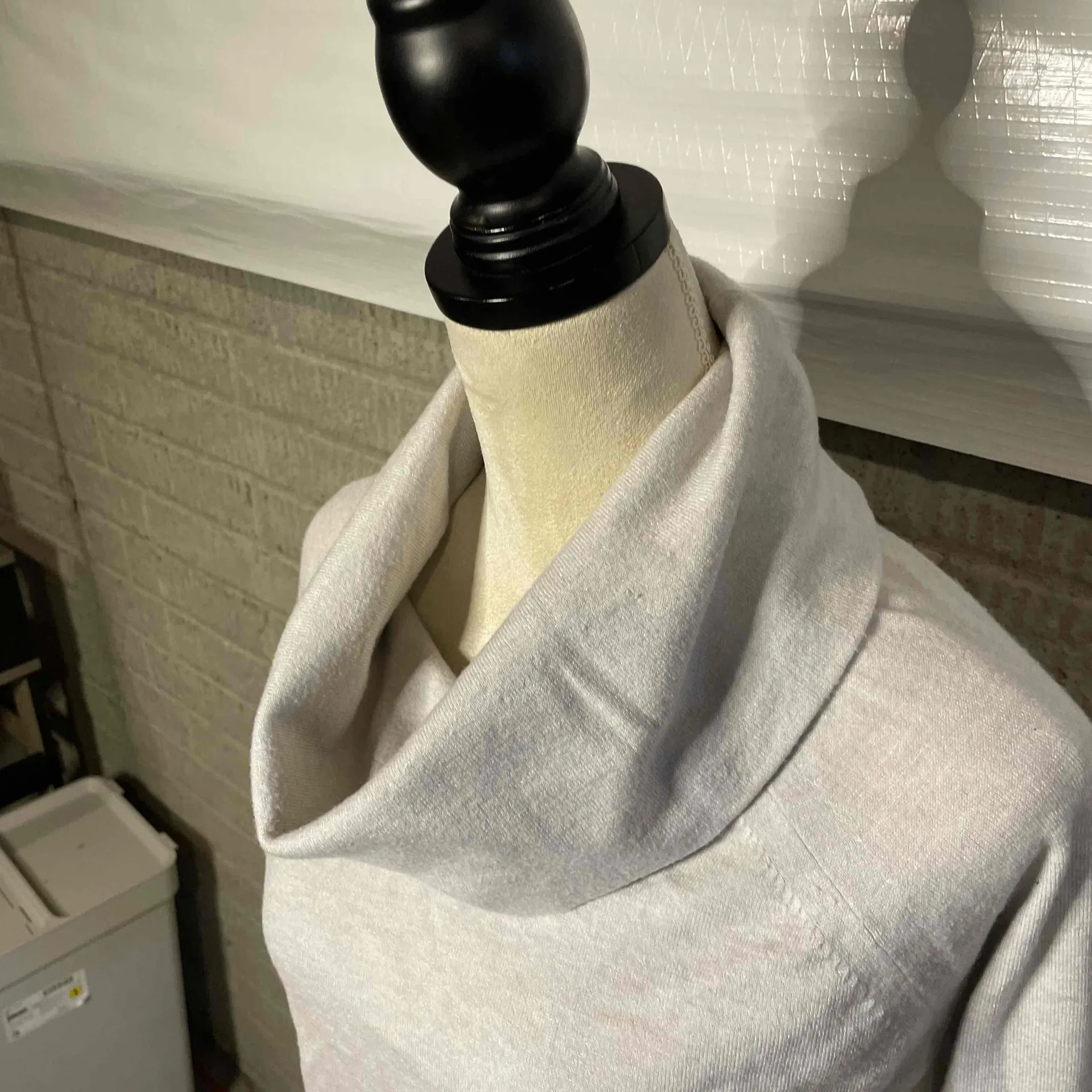 Cyrus‎ Cowl Neck Sweater Size Large - Image 3