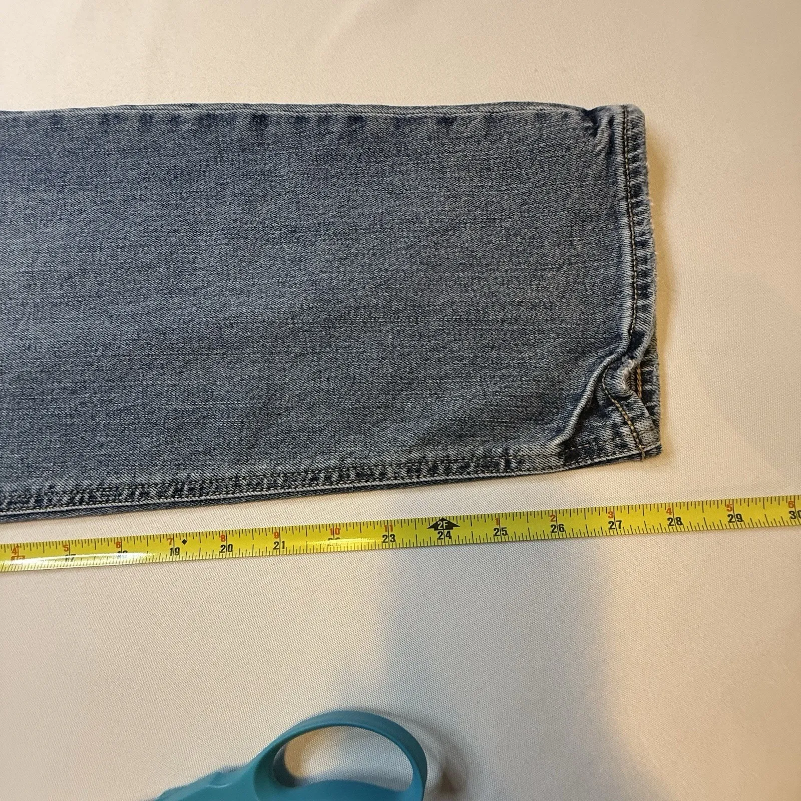 Old Navy High Rise Boyfriend Jeans Womens Sz 18 Med Wash Distress Straight Leg # - Image 9