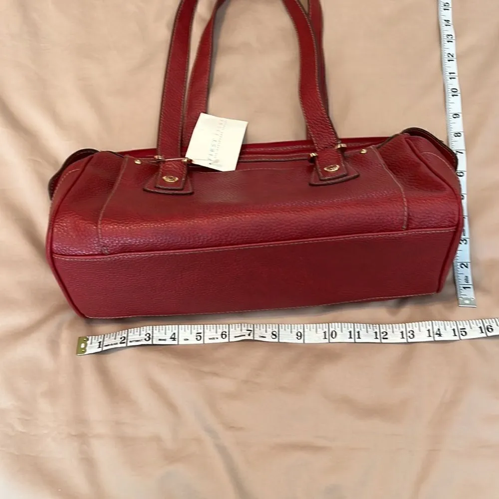 NWT First Issue red pebbled faux leather bag 1 inside & outside pocket zip close - Image 13