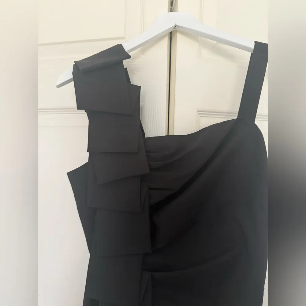 SL Fashions Origami Taffeta Sheath Dress Ruffle One Shoulder Black Dress 12 - Image 3