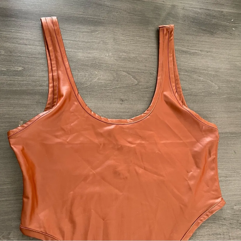 Bozzolo faux leather scoop high cut brown bodysuit size S NWT - Image 3