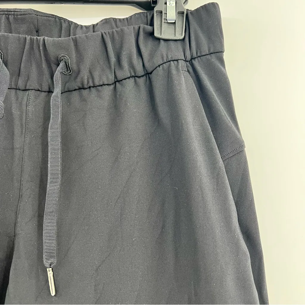 Lululemon On The Fly Crop *23" pants black size 4 full on luxtreme W6AV6S - Image 3