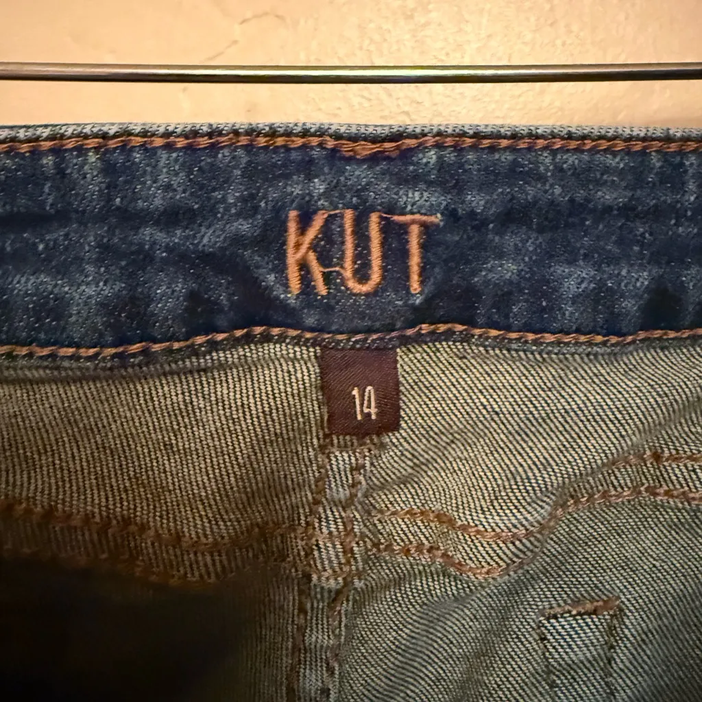 Classic Blue Women's Jeans - Image 5