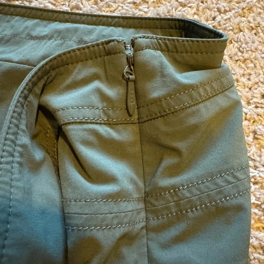 Green Workout Skort With Zippered Pocket - Image 8