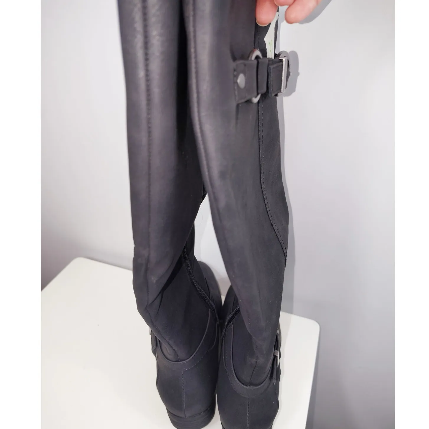 Ruiee Women's Knee High Boots Black Round Toe S Buckle Accent Size 8 - Image 4