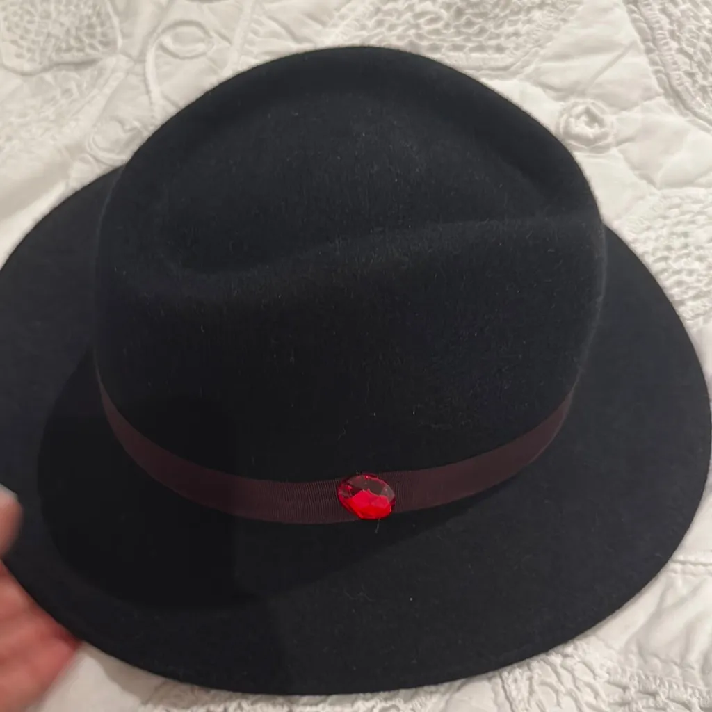 Elegant women Black Hat with Red Accent and brown ribbon casual elegant fedora - Image 4
