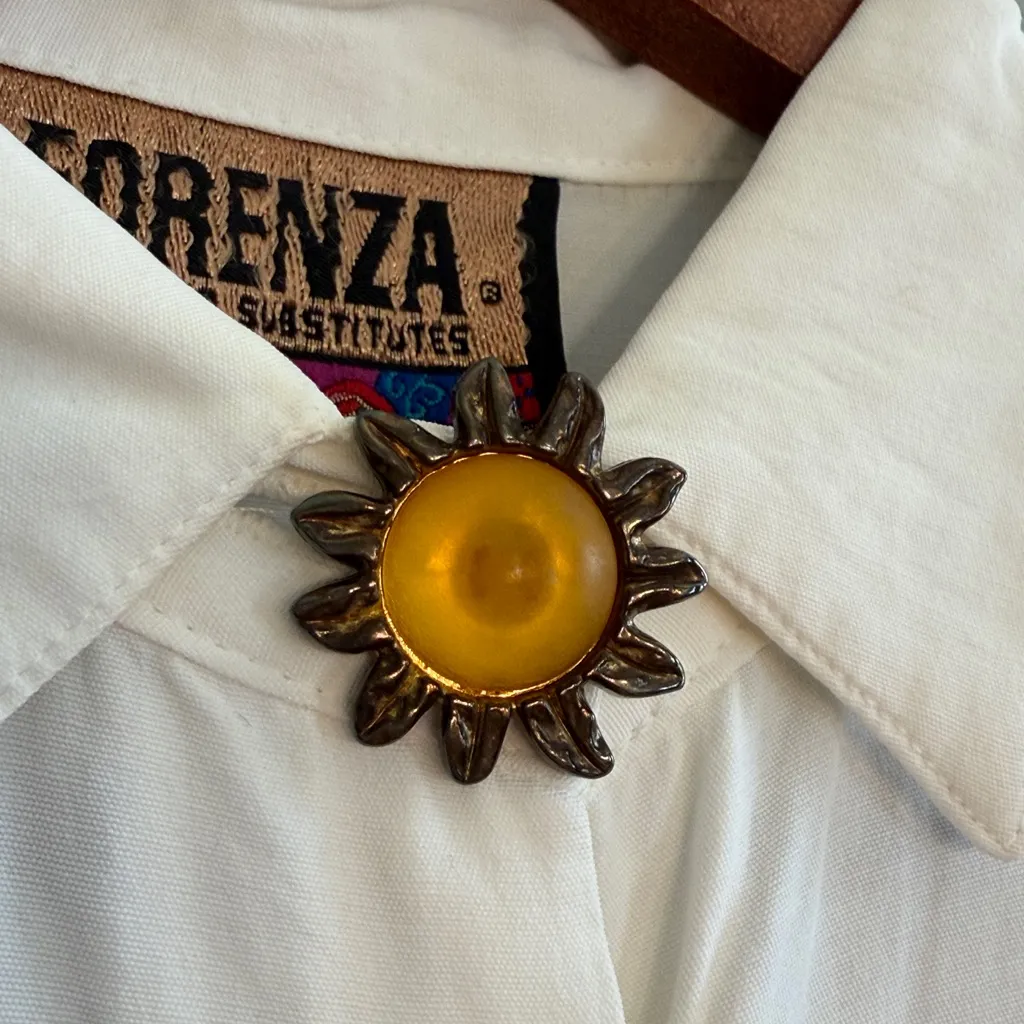 Forenza RARE Vintage 80s Size Medium White Statement Button Pearl Blouse - Image 3