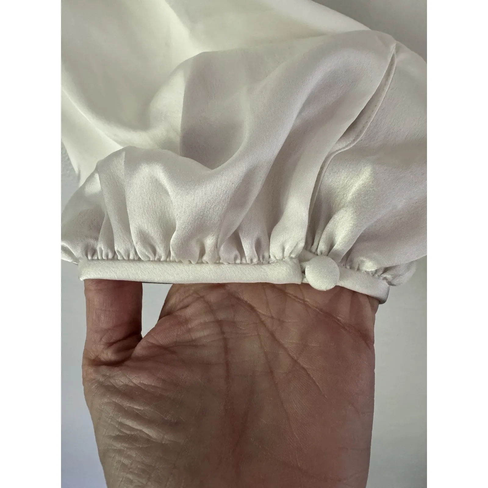 NWT Frame Cropped Volume Sleeve Blouse Button Cream Satin Womens Size Medium - Image 7