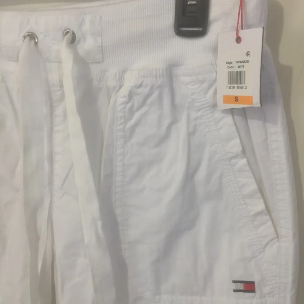 NEW Tommy Hilfiger women's below knee capri shorts NWD imperfect, loose threads - Image 3