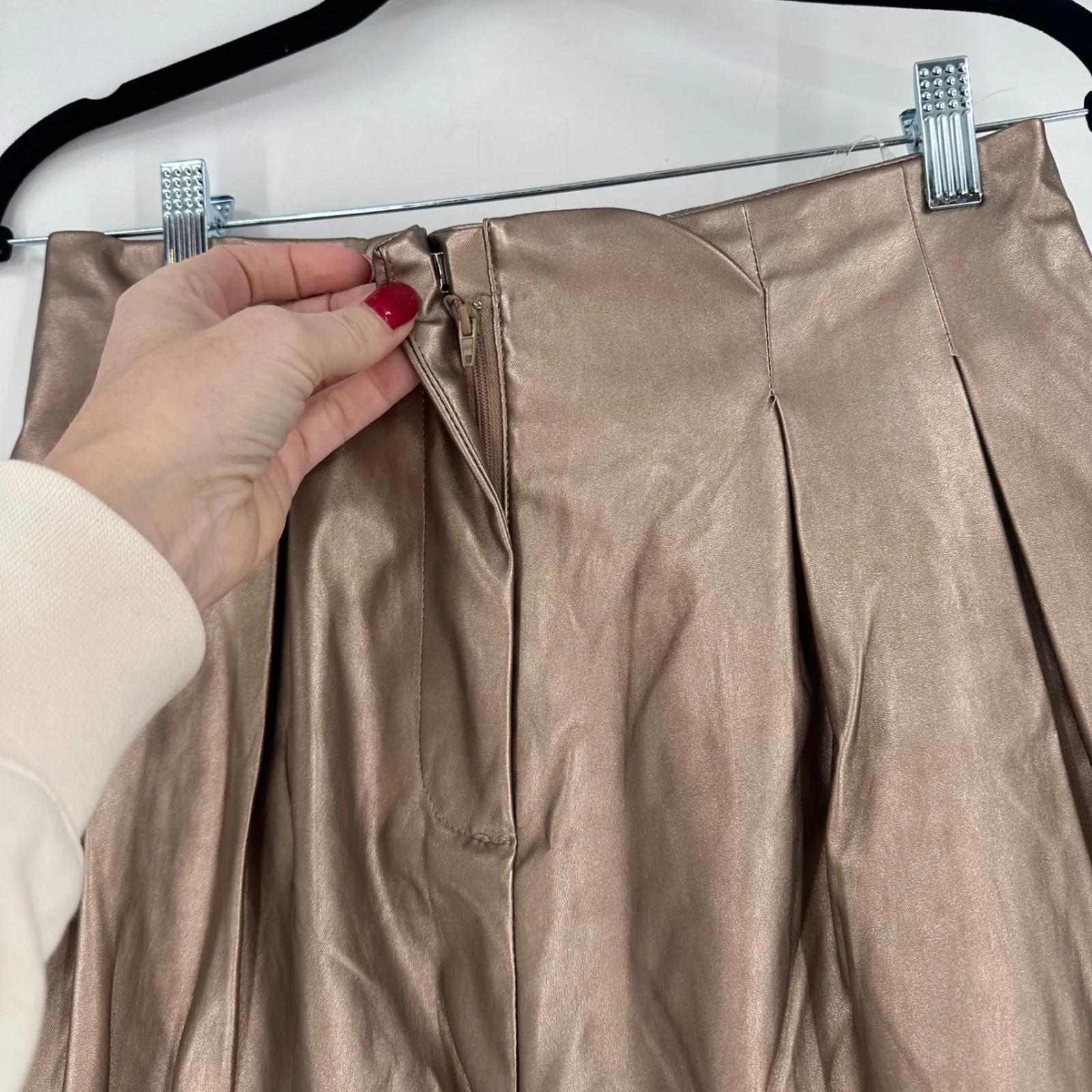 NWT Entro The Jackie Shorts Metallic Faux Leather Pleated Women's Size M - Image 5