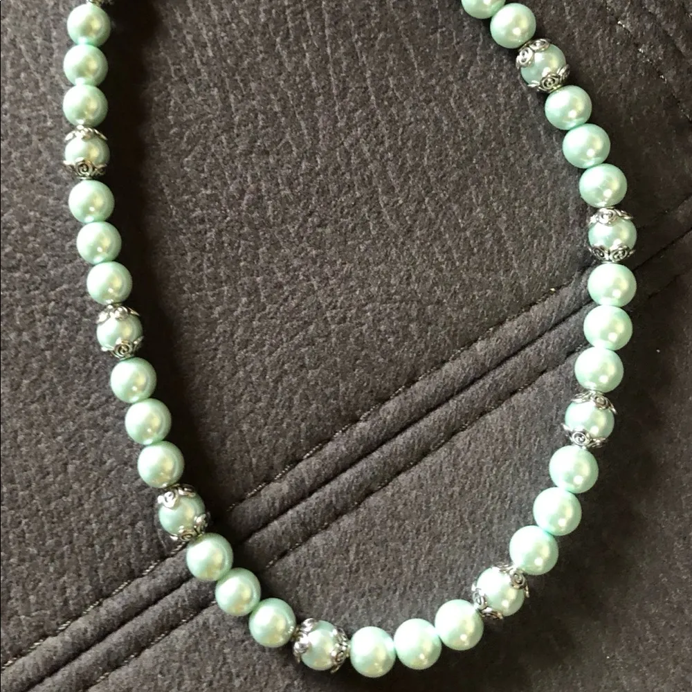 New Mint Green Bead & Silver Tone Necklace - Image 4