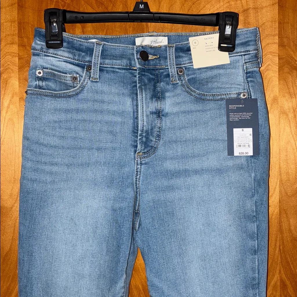 Light Wash Universal Thread High-Rise Super Stretch Skinny Jeans - Size 6 - BNWT - Image 3