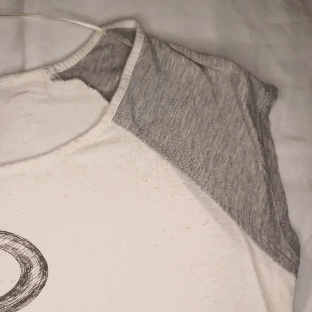 Threads Studio  T-shirt - Image 4