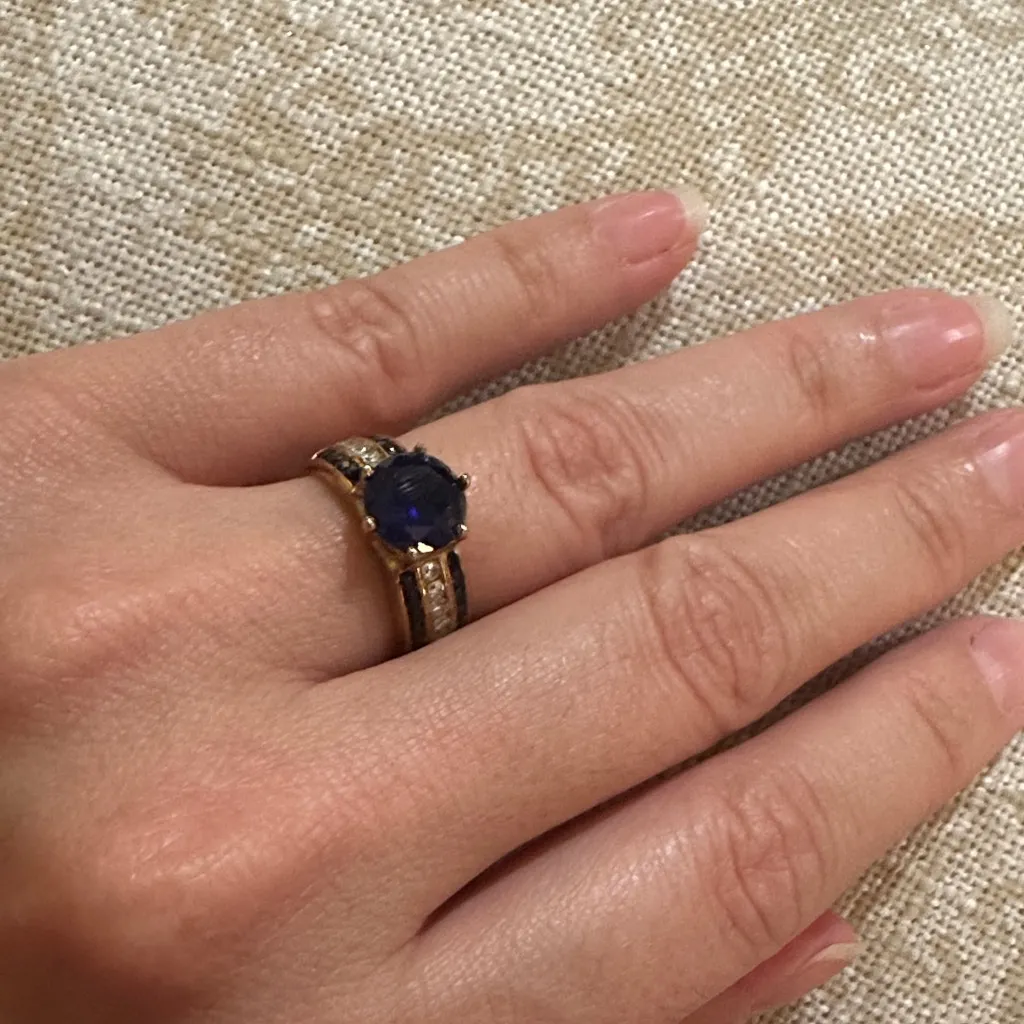 Elegant Gold and Blue Stone Ring - Image 6