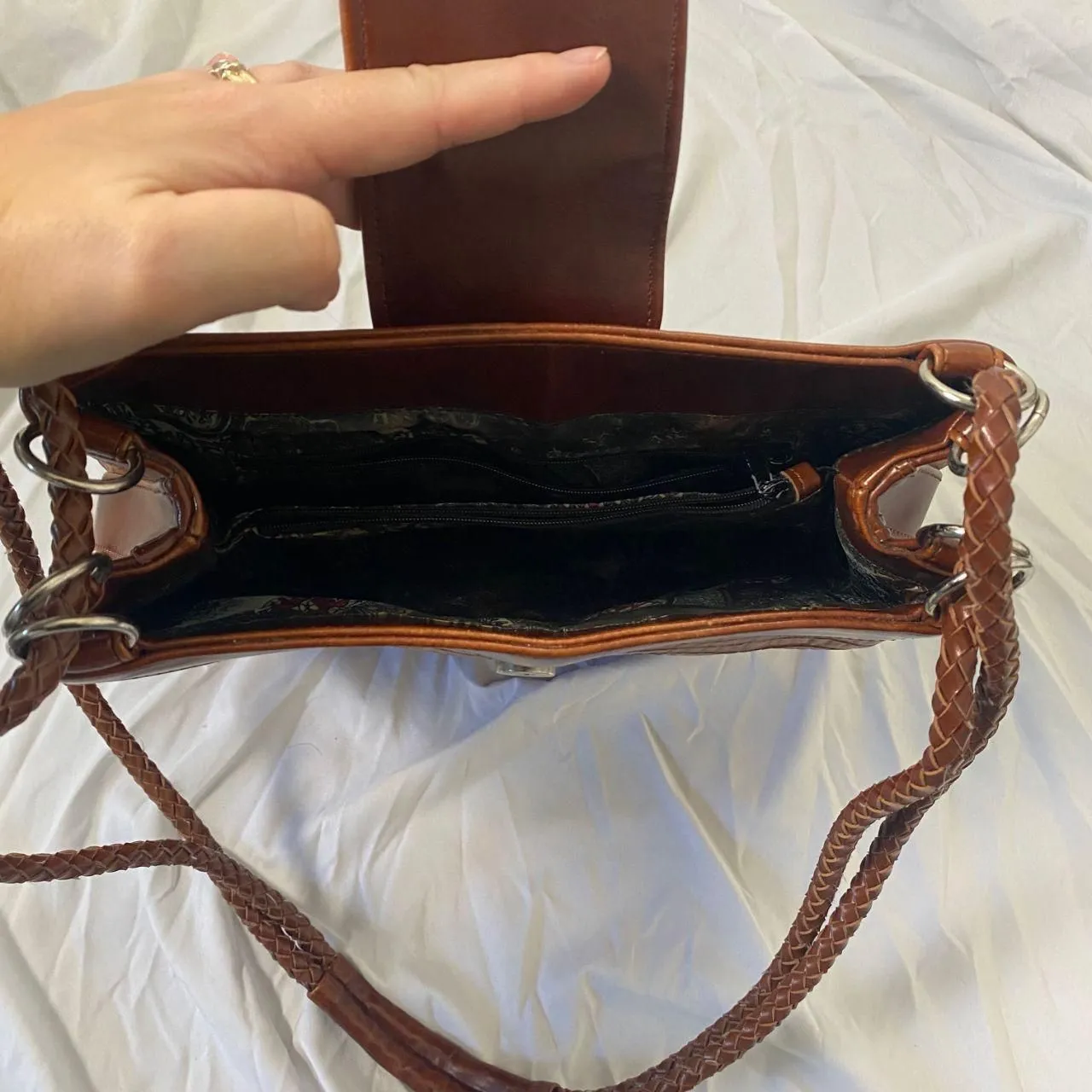 Early 2000's Brown Tan Faux Leather Braided Bucket Shoulder Bag Silver Details - Image 8