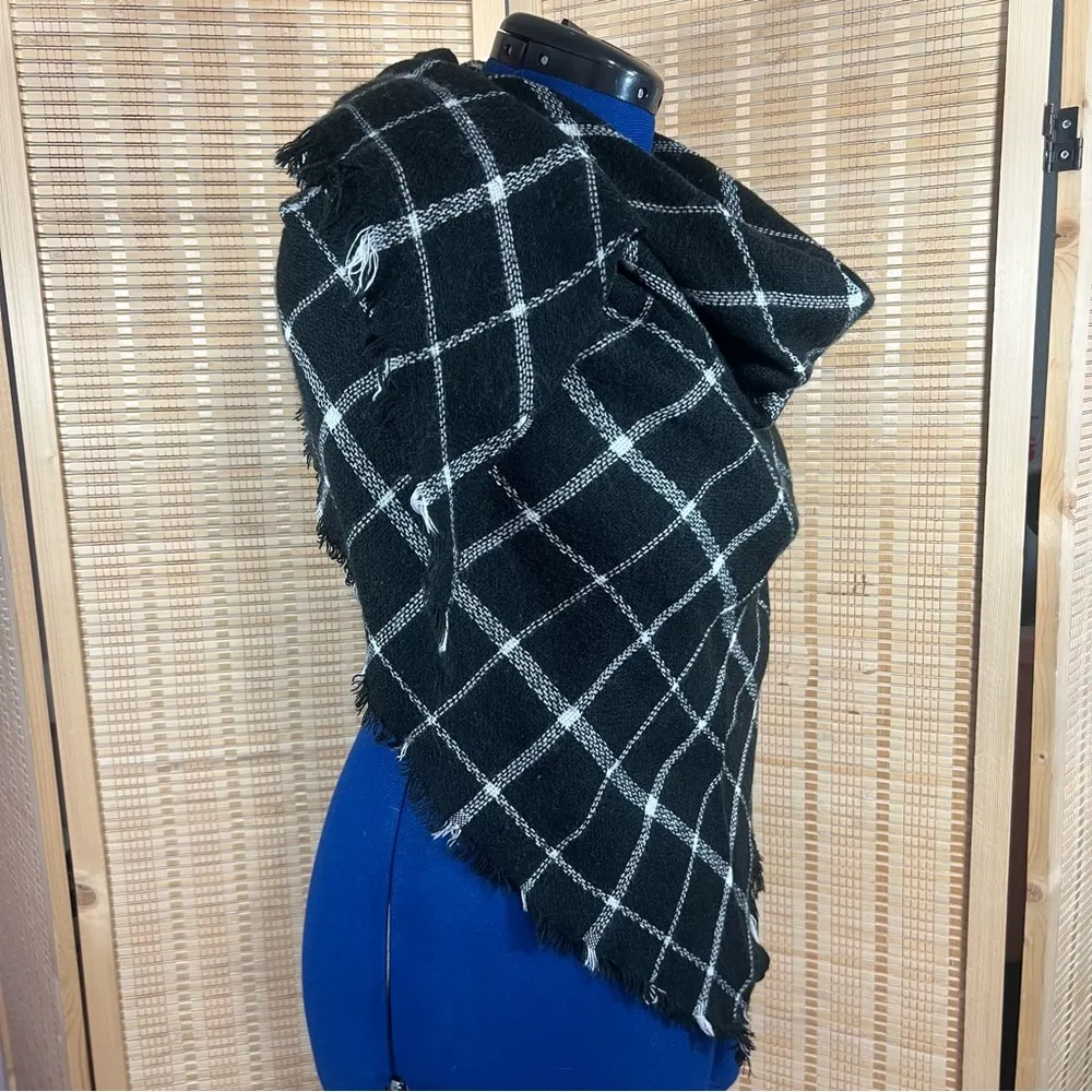 Plaid Blanket Scarf 🧣 Black - Image 2