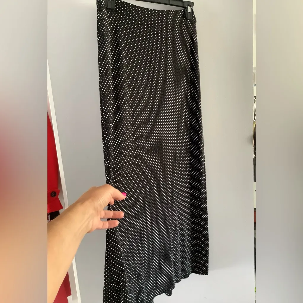 Exclusively atractive polka  dot maxi skirt🤍🖤🤍🖤🤍 - Image 4