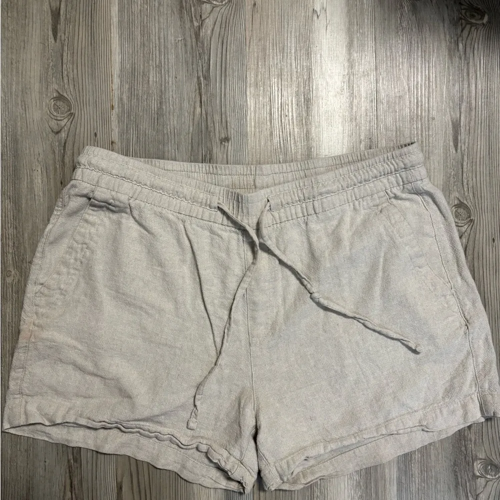 Old Navy medium oatmeal gray shorts  with adjustable waist rise is 11 - Image 5