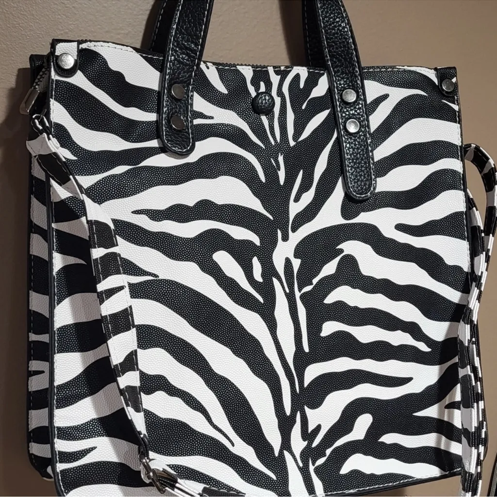 Zebra Print Black & White Hand Bag/Tote w/ Zip Wallet/Pouch/Wristlet - Image 11